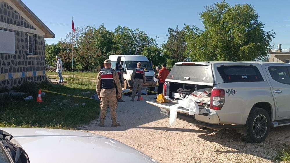 Husumet silahlı kavgaya dönüştü! 3 ölü var 13